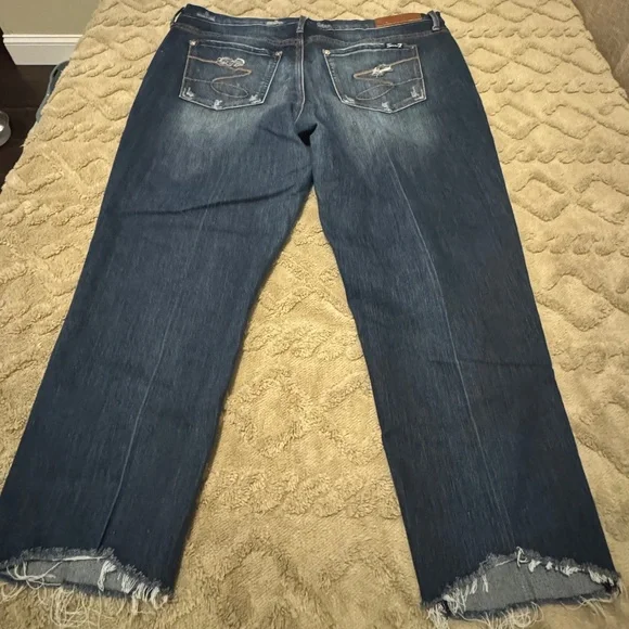 Seven7| Women's Girlfriend fit ripped jeans| Size 14 - Picture 2 of 8